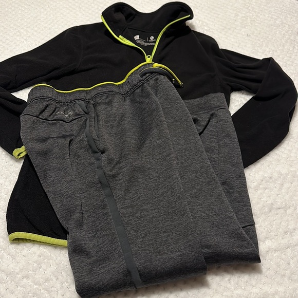 Xersion top black and Russell jog pants gray & yellow - Picture 3 of 5